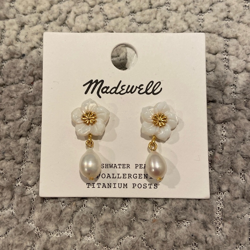 Madewell freshwater pearl and flower earrings white gold brand new on card